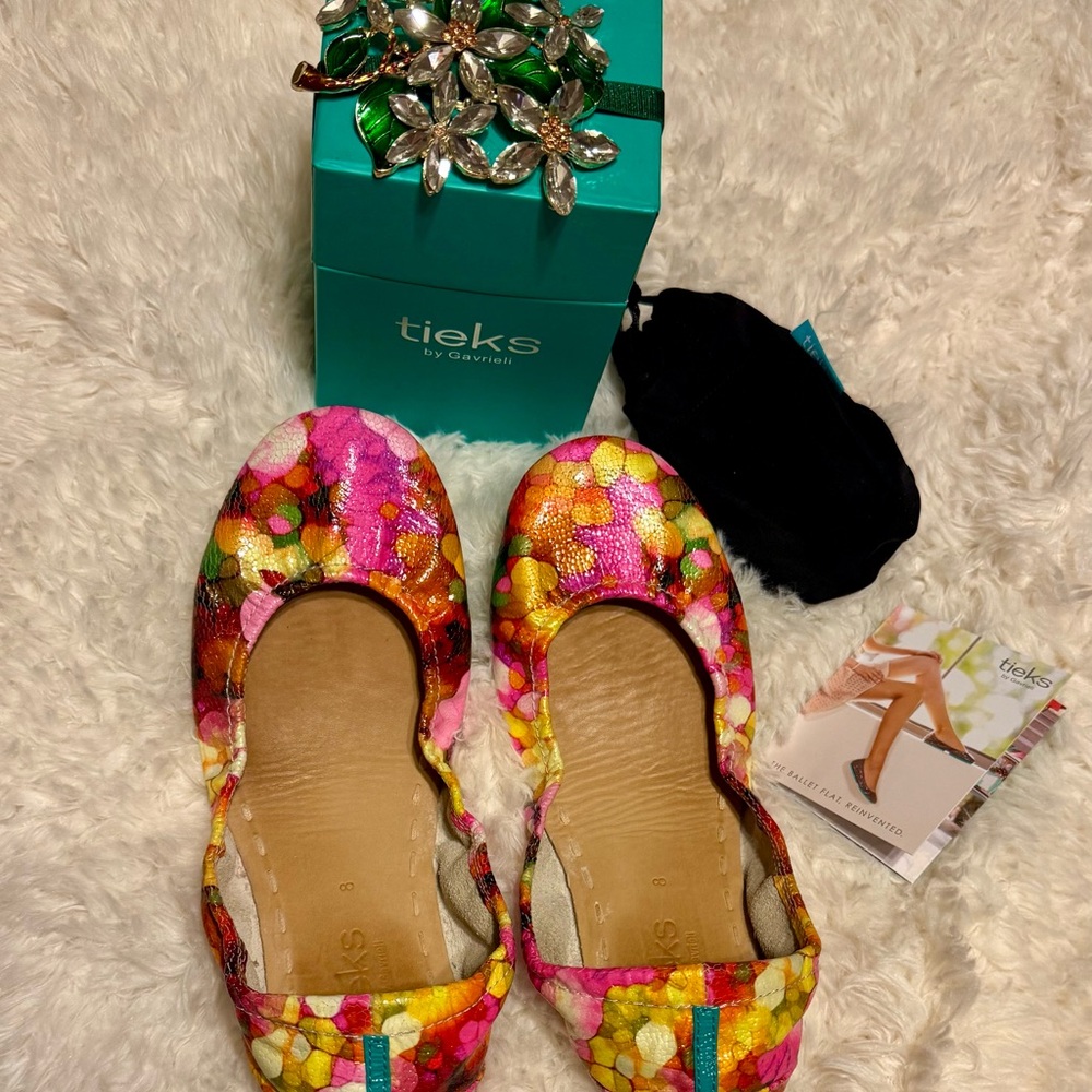 Aquarella Tieks with Special Edition Mother’s Day Topper, Box & Bag